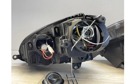 Фары передние Volkswagen Golf 5