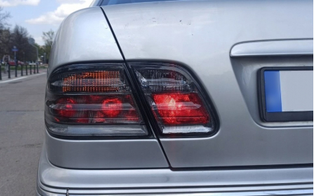 Фонари задние Mercedes E-class W210