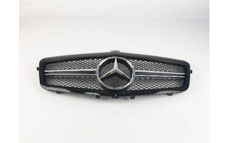 Решетка радиатора Mercedes E-class W212 2009-2013