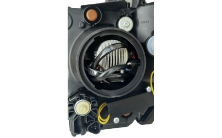 Фары передние Mitsubishi Pajero Wagon 4