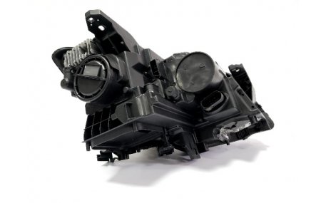 Фары передние Mercedes GLA-class X156