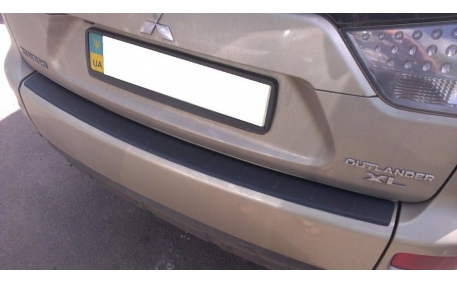 Накладка на задний бампер Mitsubishi Outlander XL