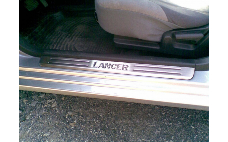 Накладки на пороги Mitsubishi Lancer 9