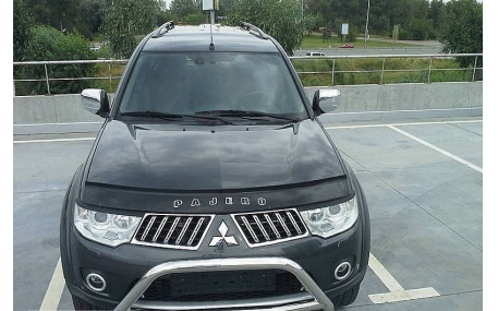 Дефлектор капота Mitsubishi Pajero Sport