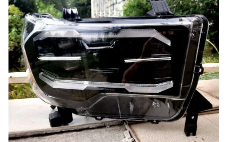 Фары передние Toyota Sequoia 2007-2021