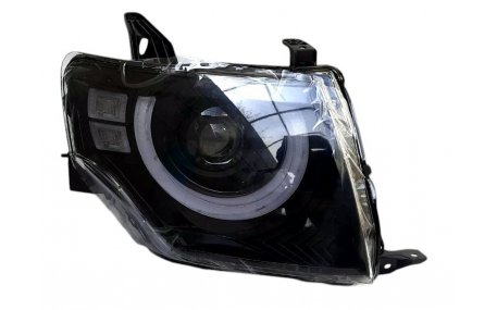 Фары передние Mitsubishi Pajero Wagon 4