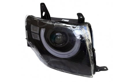 Фары передние Mitsubishi Pajero Wagon 4