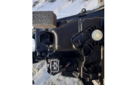 Фары передние Toyota Hilux 2021-2024