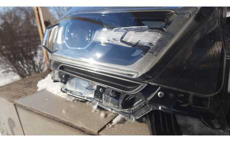 Фары передние Toyota Hilux 2021-2024