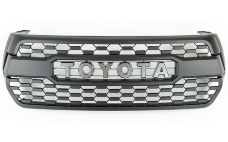 Решетка радиатора Toyota Hilux 2018-2020