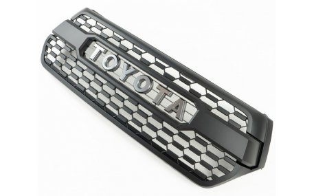 Решетка радиатора Toyota Hilux 2018-2020