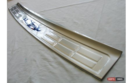 Накладка на задний бампер Toyota Land Cruiser 200