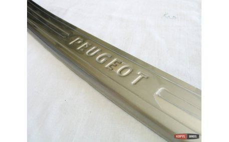 Накладка на задний бампер Peugeot 3008