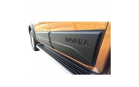 Молдинги дверей Nissan Navara