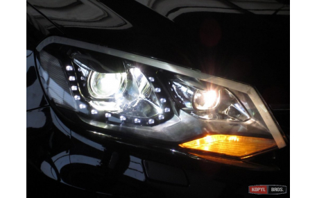 Фары передние Volkswagen Touareg 2010-2014