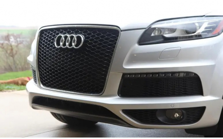 Решетка радиатора Audi Q7