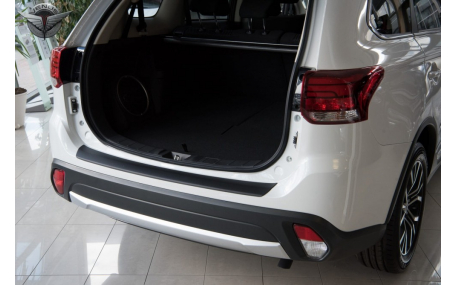 Накладка на задний бампер Mitsubishi Outlander