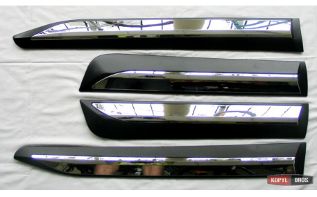 Молдинги дверей Toyota Hilux