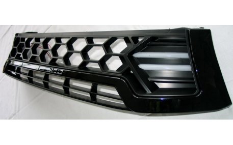 Решетка радиатора Toyota Hilux 2015-2017