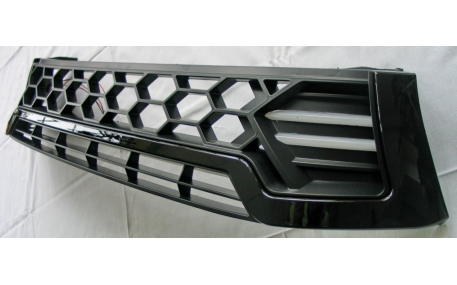 Решетка радиатора Toyota Hilux 2015-2017