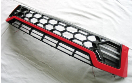 Решетка радиатора Toyota Hilux 2015-2017