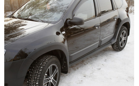 Молдинги дверей Renault Duster