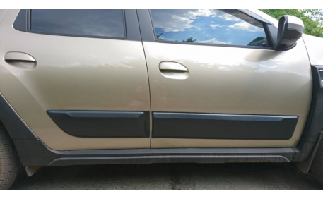 Молдинги дверей Renault Duster