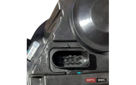 Фары передние Volkswagen Passat B7