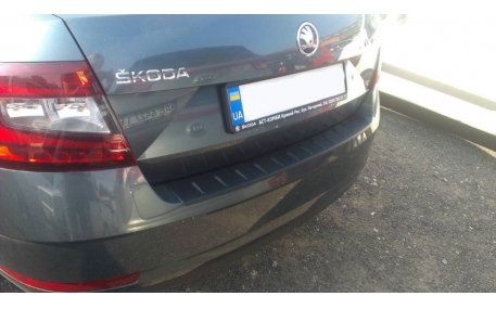 Накладка на задний бампер Skoda Octavia A7 2017-2020