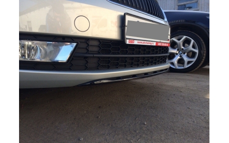 Накладка передняя Skoda Rapid