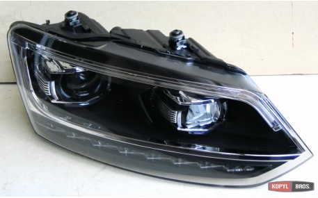 Фары передние Volkswagen Polo Sedan