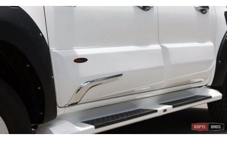 Молдинги дверей Toyota Hilux