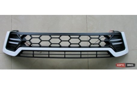 Решетка радиатора Toyota Hilux 2015-2017