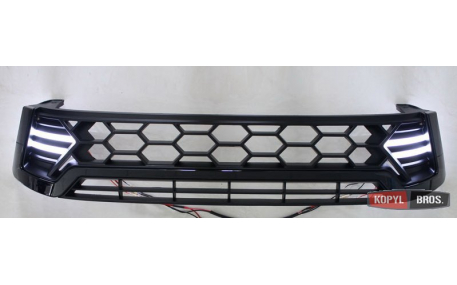 Решетка радиатора Toyota Hilux 2015-2017