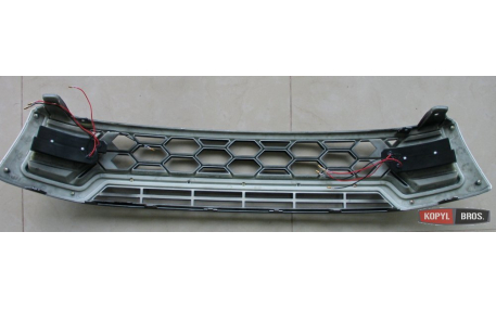 Решетка радиатора Toyota Hilux 2015-2017