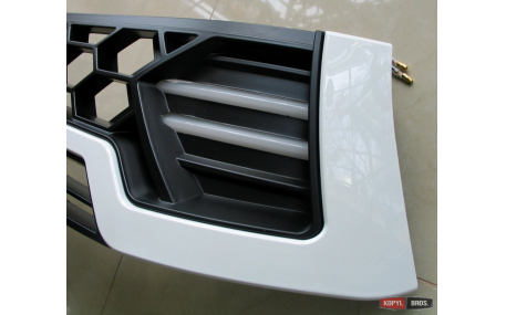 Решетка радиатора Toyota Hilux 2015-2017