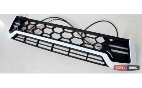 Решетка радиатора Toyota Hilux 2015-2017