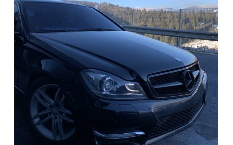 Решетка радиатора Mercedes C-class W204