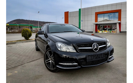 Решетка радиатора Mercedes C-class W204