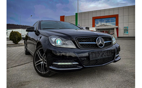 Решетка радиатора Mercedes C-class W204