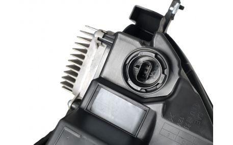 Фары передние Tesla Model Y