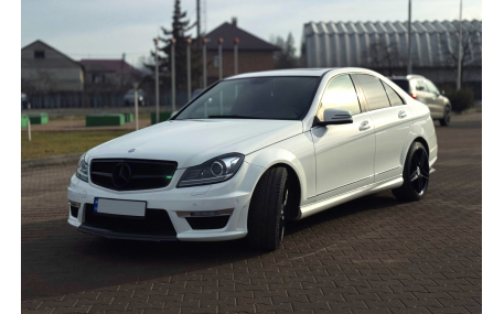 Решетка радиатора Mercedes C-class W204