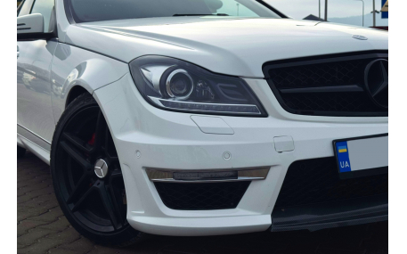 Решетка радиатора Mercedes C-class W204