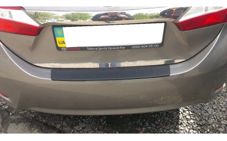 Накладка на задний бампер Toyota Corolla