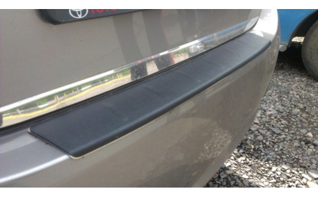 Накладка на задний бампер Toyota Corolla