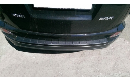 Накладка на задний бампер Toyota RAV4 2015-2018