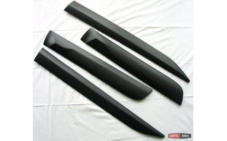 Молдинги дверей Toyota Hilux