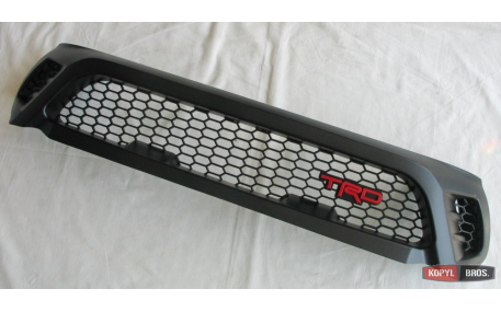 Решетка радиатора Toyota Hilux 2015-2017