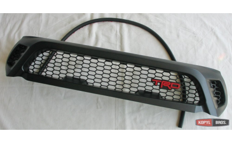 Решетка радиатора Toyota Hilux 2015-2017