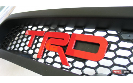 Решетка радиатора Toyota Hilux 2015-2017